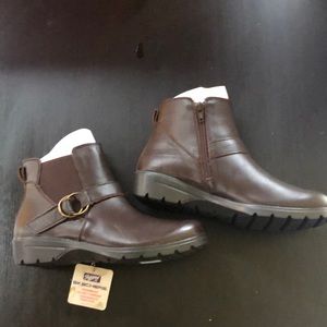 Sketchers Boots women’s size 6.5